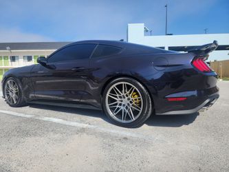 Wheels and tires 2023 Mustang GT