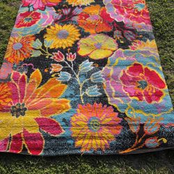 5ft X8ft. UNIQUE LOOM 