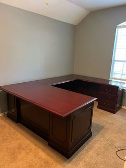 U shaped executive desk