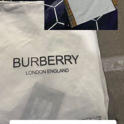 Burberry Tee white Size small