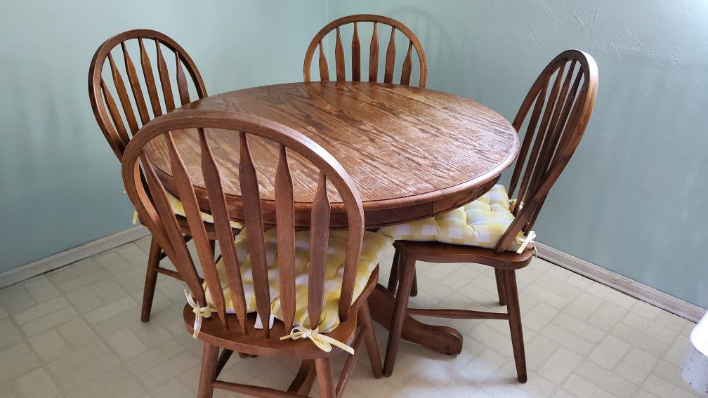 Oak Kitchen table 4 chair & leaf extension