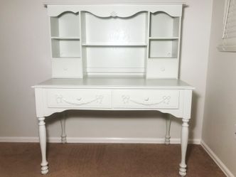 Brand New Lea Anna Rose White Solid Computer Writing Desk Craft Table with Hutch