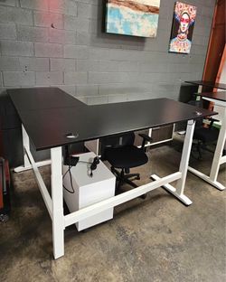Jarvis Standing Desk by Herman Miller