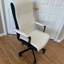 Desk  / Office Chair 