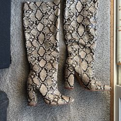 Zara Trafaluc Snakeskin Boots Size 8.5 Women’s (used)