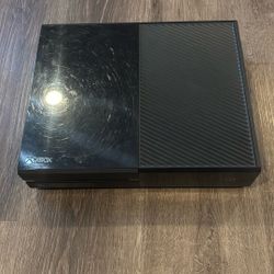 Xbox One (includes Many Downloaded Games)