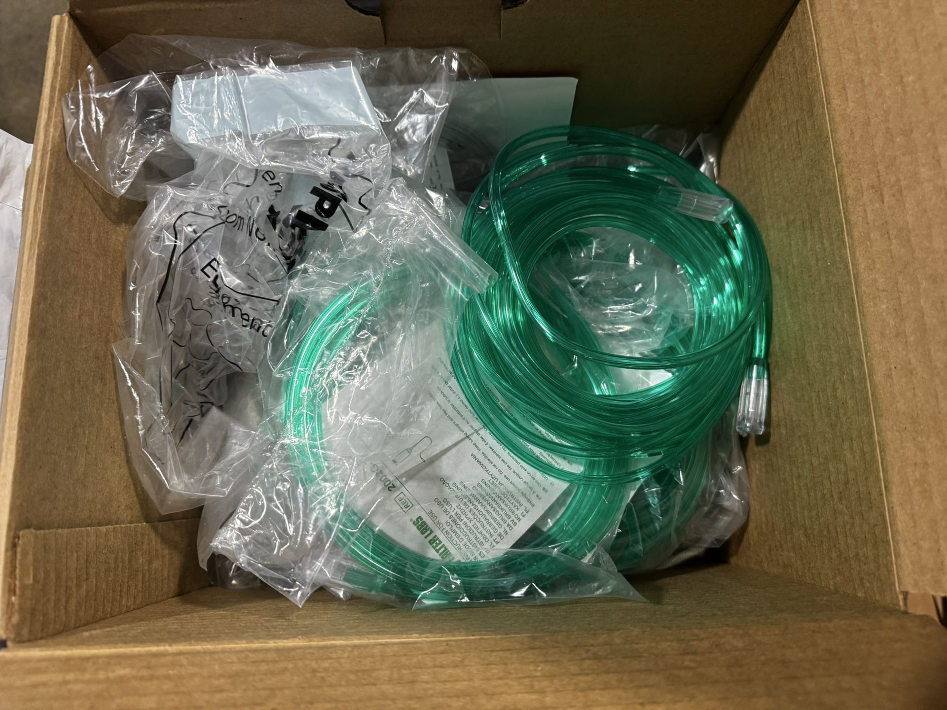 (FREE) Various oxygen tubing including nasal cannulas and a mask and extentions