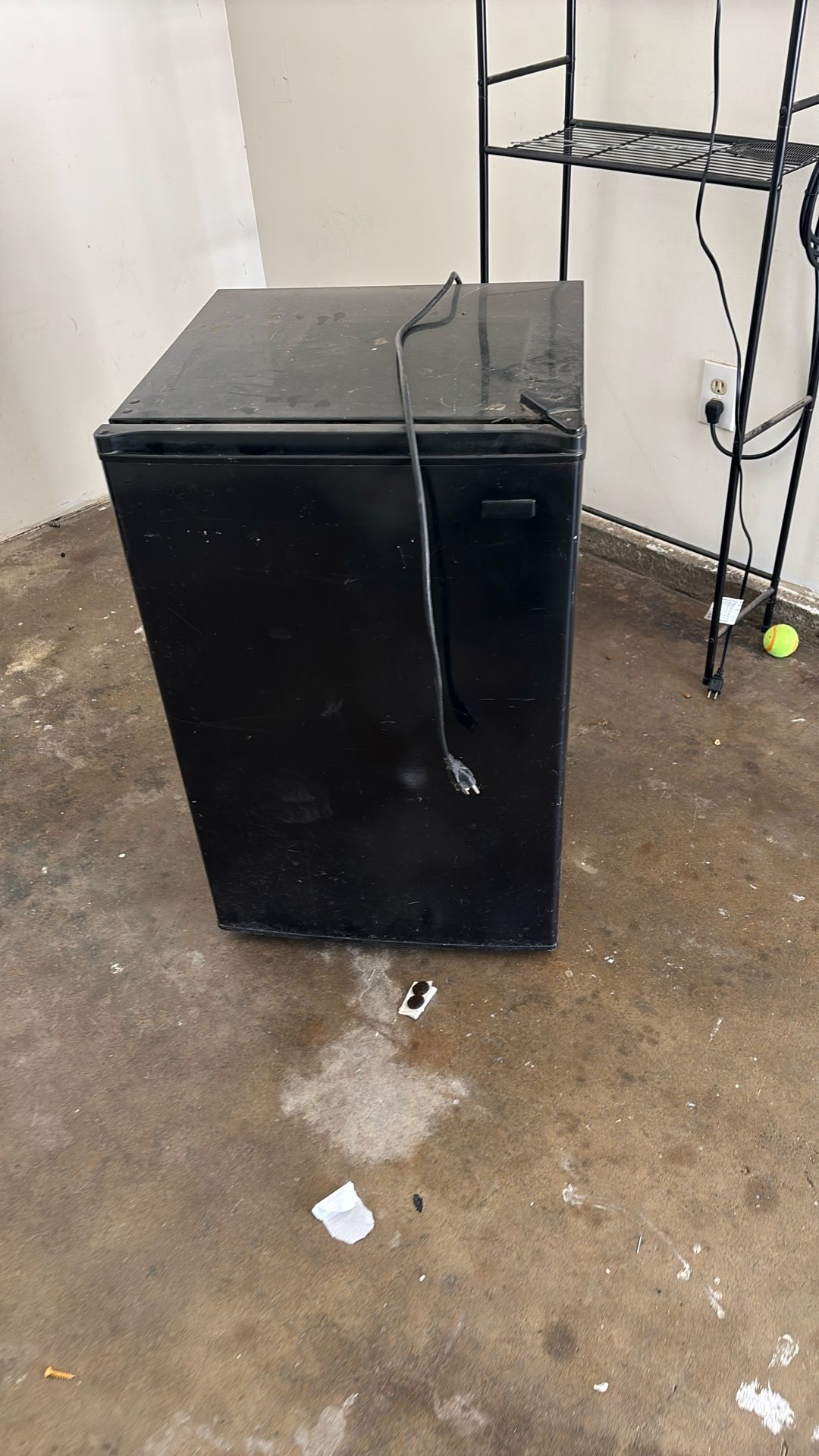 3 Foot mini fridge