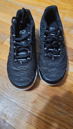 Woman's sneakers size 6 5