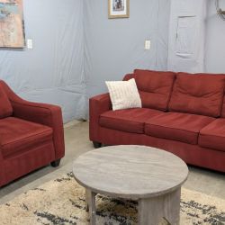 🛋️💥 Red Broyhill Sofa And Seat 💥 Free Delivery And Financing Available!