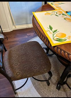 Ashley Dinning Set