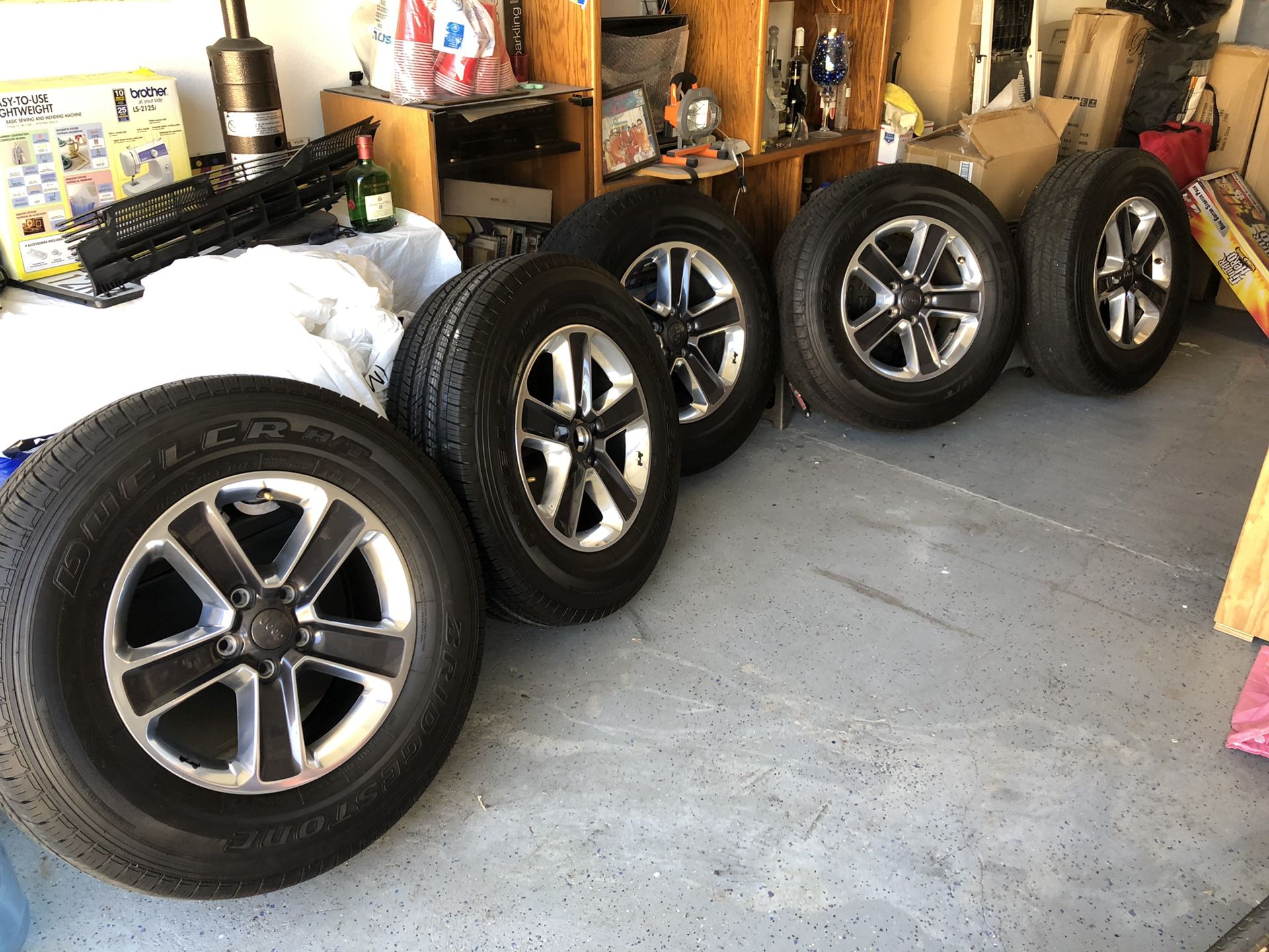 5 wheels and tires, 2019 Jeep JL Sahara less than a 1000 miles
