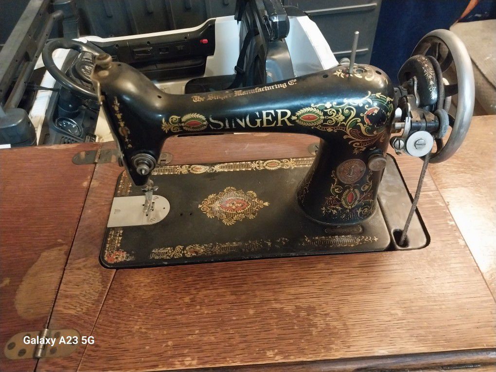 1880's Singer Sewing Machine 