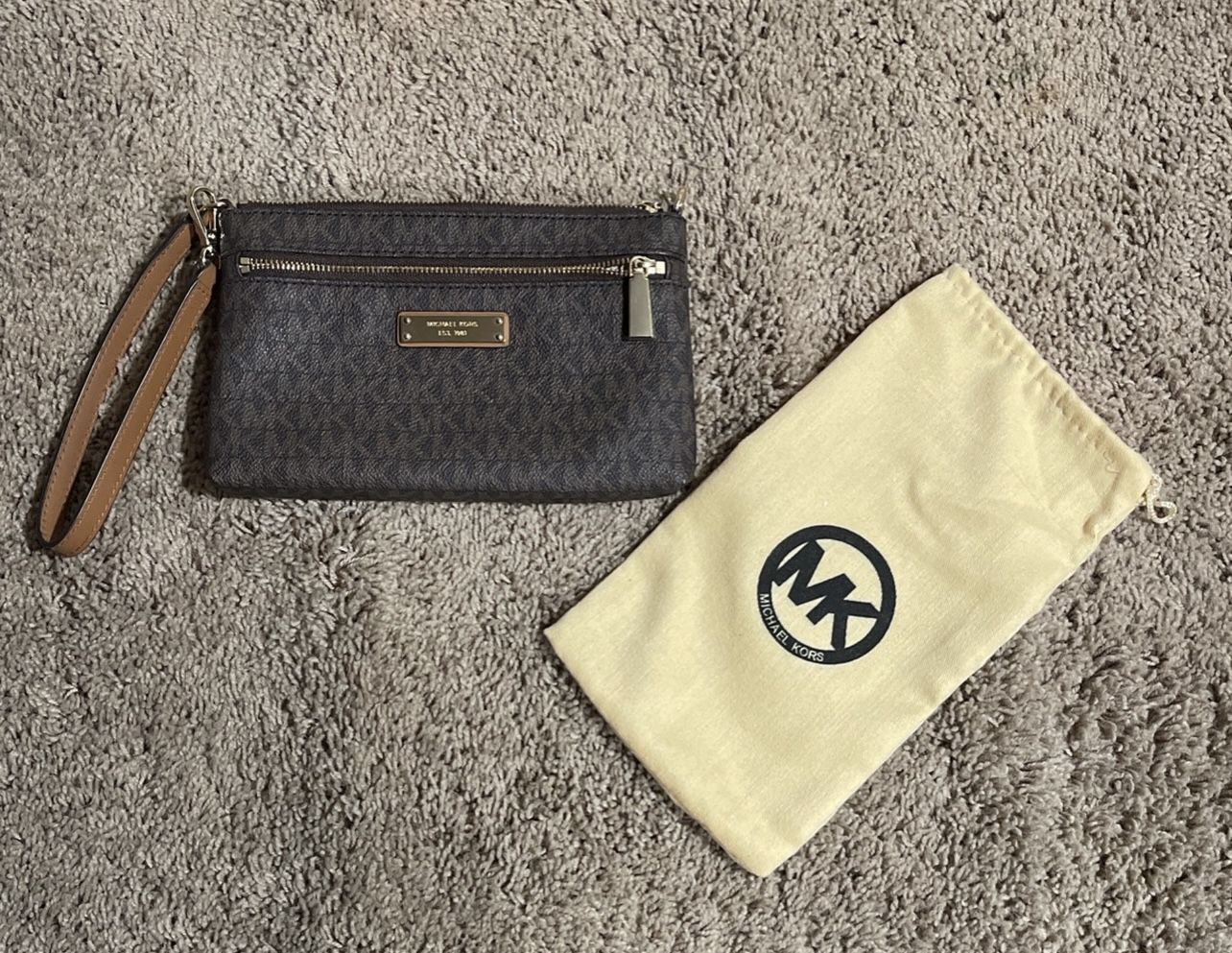 Michael Kors Clutch Wristlet Signature Brown Like new