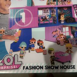 LOL Dollhouse 40 Surprises