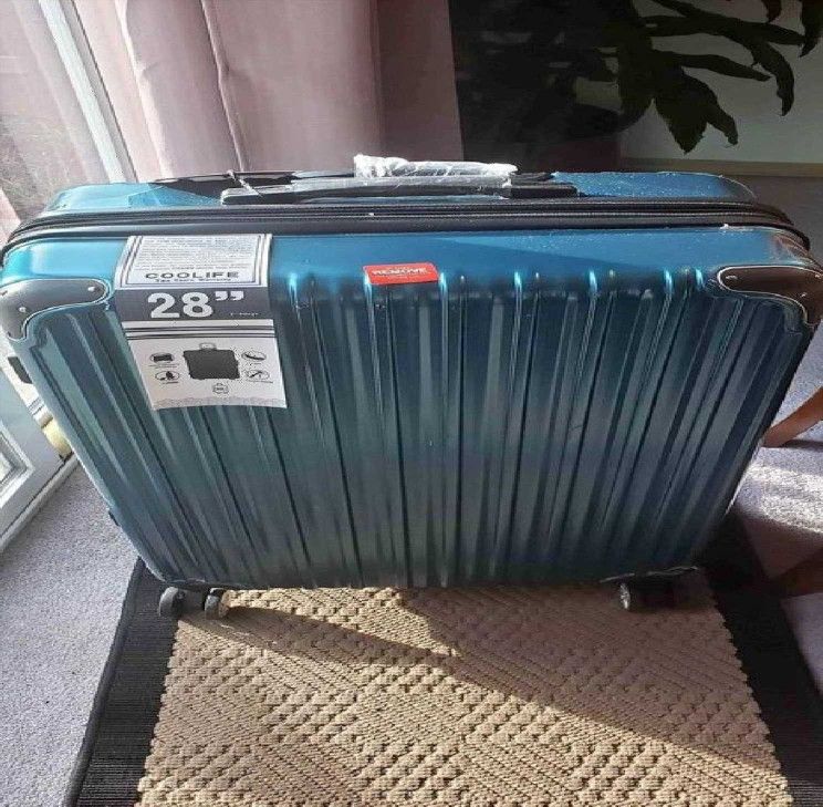 today push Journey Effortlessly with Resilient Checked Luggage!