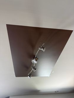 Ceiling light fixture