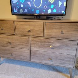 Dresser And Two Night Stands 