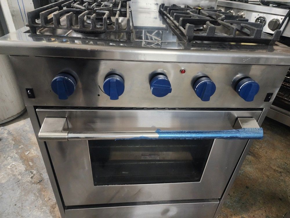 NXR 30-inch Professional Gas Range in stainless steel. This is a heavy-duty, commercial-style range built for high performance and durability.
🔥 Feat