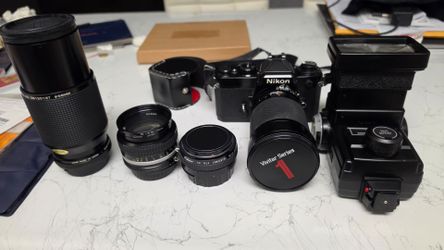 Nikon fe vintage series camara with accessories Japan
