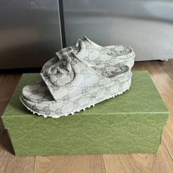 GUCCI MENS SLIDES SIZE 11 NEVER WORN❗️