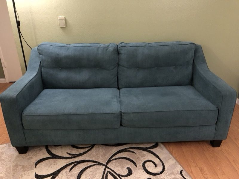 Ashley Furniture Teal Couch. LIKE NEW!