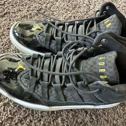 Nike Jordan Max Aura Men's Sneakers Black/University Gold/White, Size 9