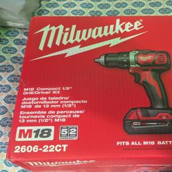 Milwaukee Drill 2606-22ct