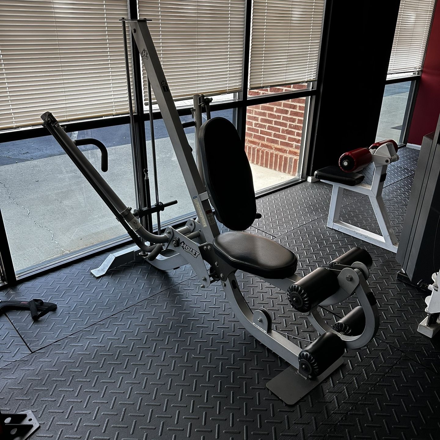 Plate Loaded Chest And Leg Machine 