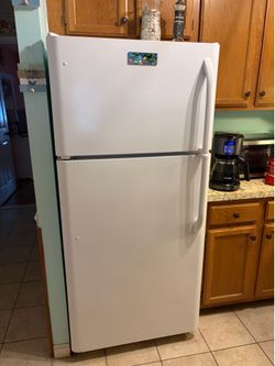4 White Frigidaire Kitchen Appliances