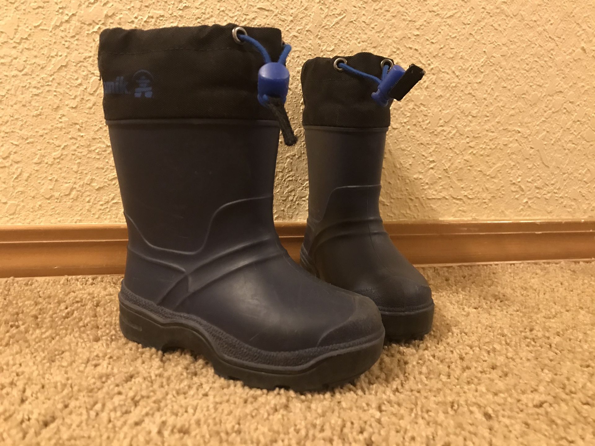 Kamik felt lined snow boots kids size 8