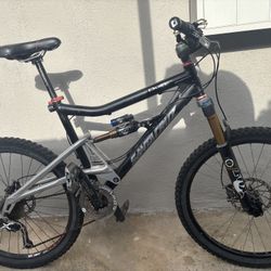 SANTA CRUZ BULLIT MOUNTAIN BIKE