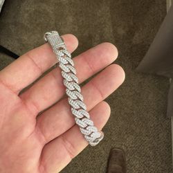 925S & VVS MOISSANITE 10MM CUBAN BRACELET