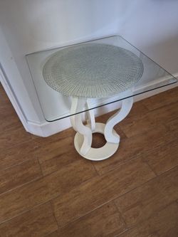 Sculptured Leg End Table
