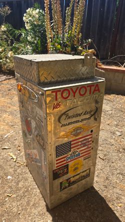 Free side tool box