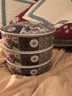 IMARI EMPRESS JAPANESE STACKED BOWLS with LID