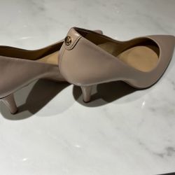 New Never Worn Michael Kors pumps 3.5 Inch Heel 