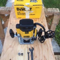 DeWalt 3HP Heavy Duty Electronic Plunge Routee