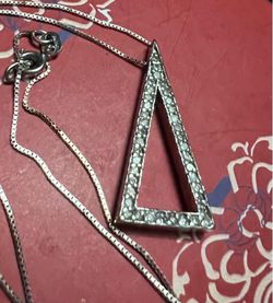 Triangle Diamonds necklace