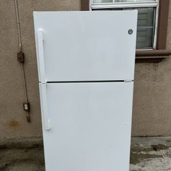 3 MONTHS WARRANTY 33x31x66 GE FRIDGE WHITE 21cuft