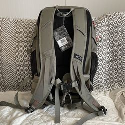 NEW Oakley Vigor Backpack for Sale in Wichita, KS - OfferUp