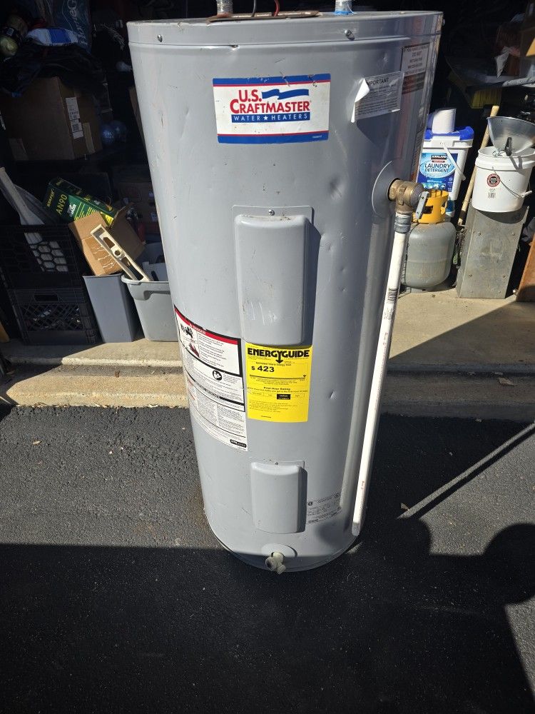40 Gal U.S. Craftsman Electric Waterheater (20&1/2" X 4 Ft, 2 Inches) Used