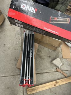DNA Motoring TOOLS-00117 600mm Straight Floor & Tile Cutter, Includes Heavy Duty Carbide Scoring Wheel & Tip, Adjustable Fence Gauge, 1 Cutter, Red