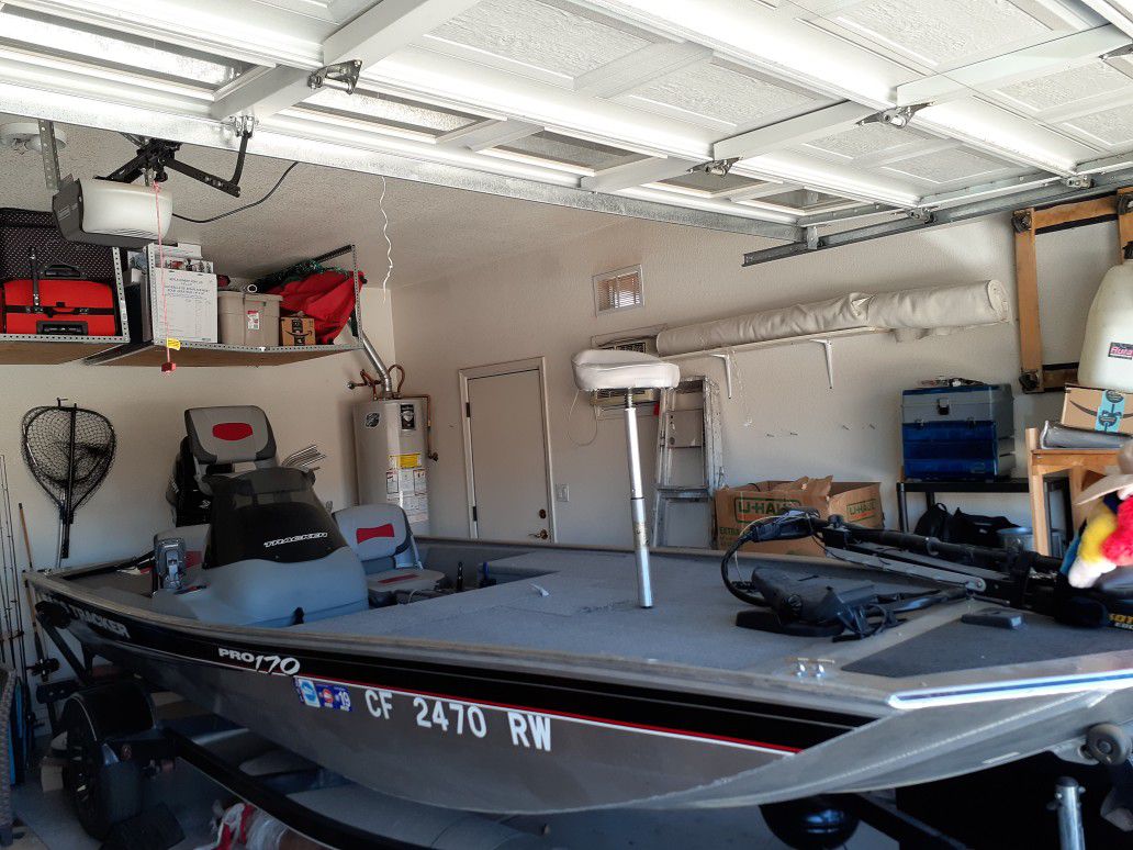 2013 Bass Tracker 17 foot garage kept very low hours
