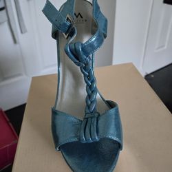 Blue Sandled Heal