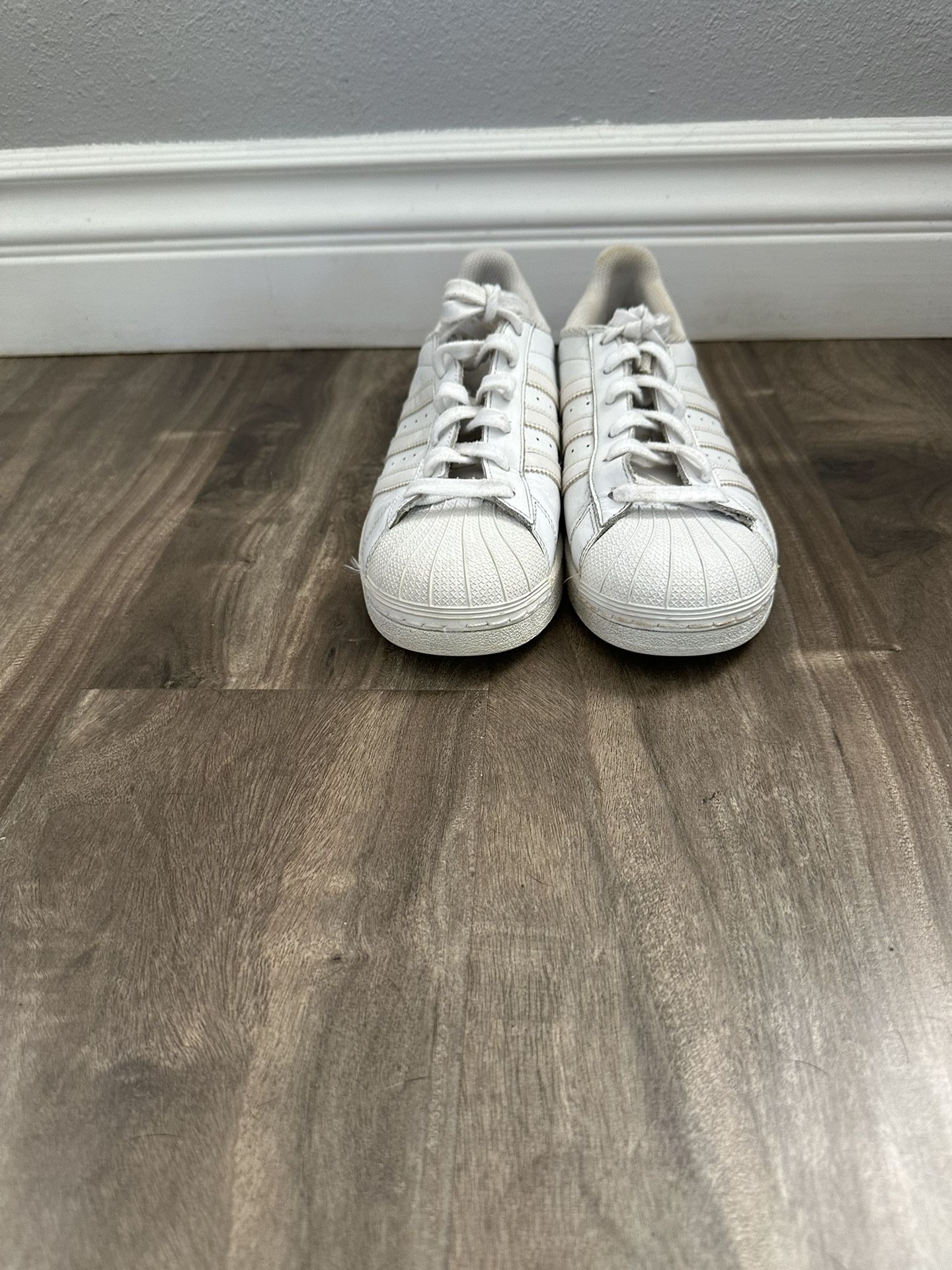 Women's Adidas Size 5.5 White Shell Toe Sneaker