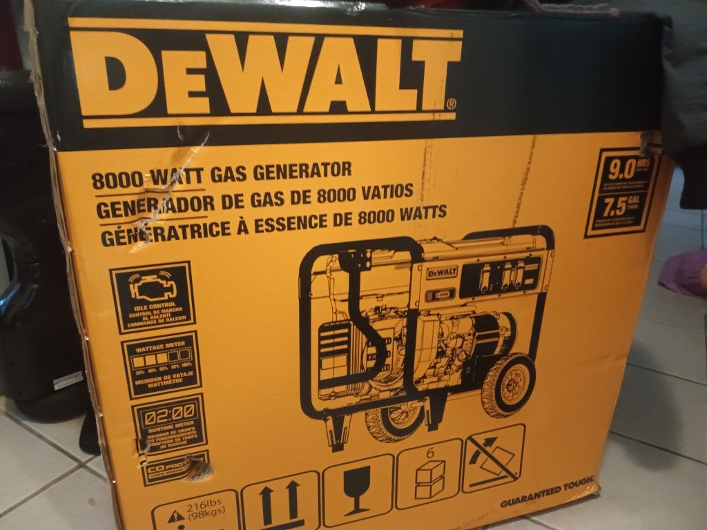 DeWalt 8000 Watt Gas Generator 