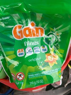 Gain laundry detergent, pet packets in a bag brand new never used