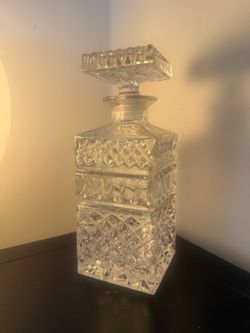Cut Crystal Glass Whiskey Decanter with Stopper
