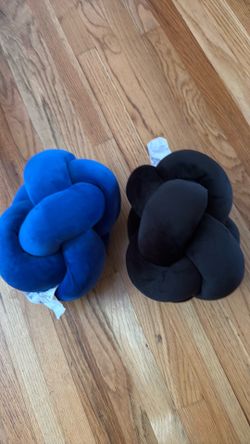 2 plush pillows new